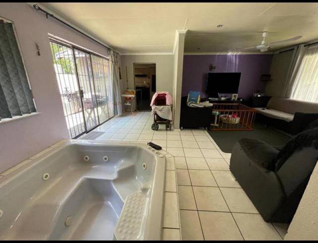 3 BEDROOM HOUSE FOR SALE IN ALBERTSDAL